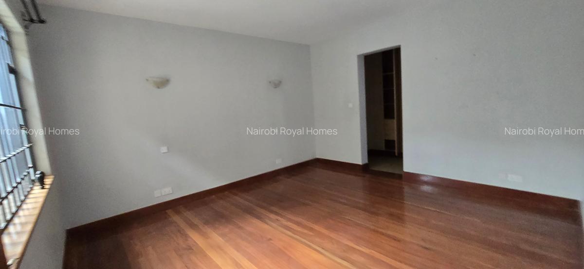 5 Bed Townhouse with En Suite at Lavington Off Convent Road - 12