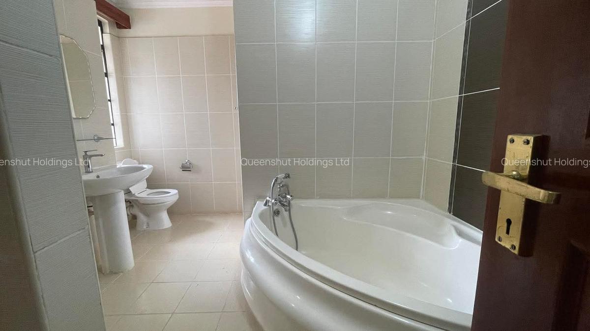 5 Bed Townhouse with En Suite in Rosslyn - 8