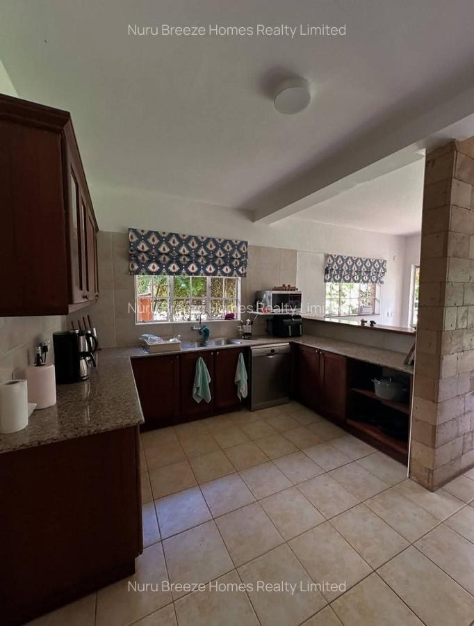 5 Bed Townhouse with En Suite in Rosslyn - 4