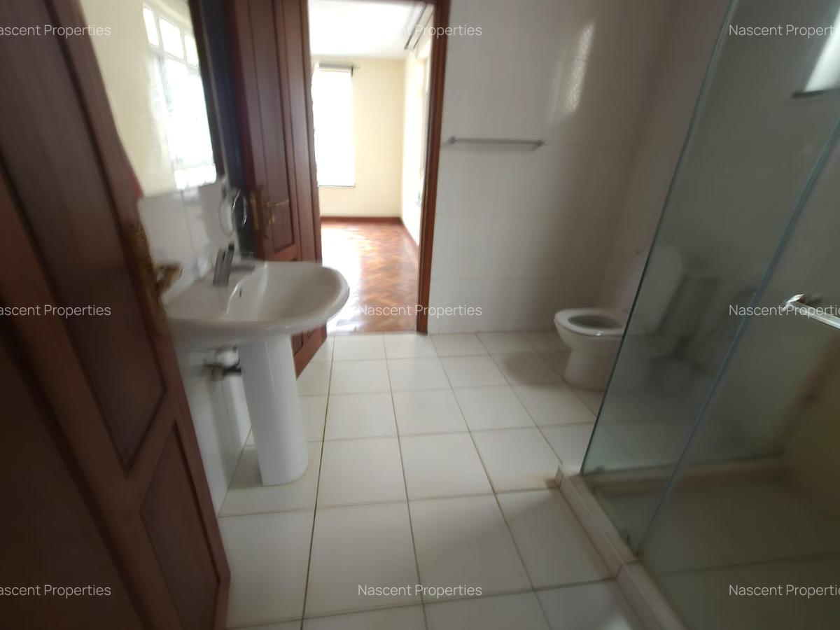 5 Bed Townhouse with En Suite in Lavington - 19