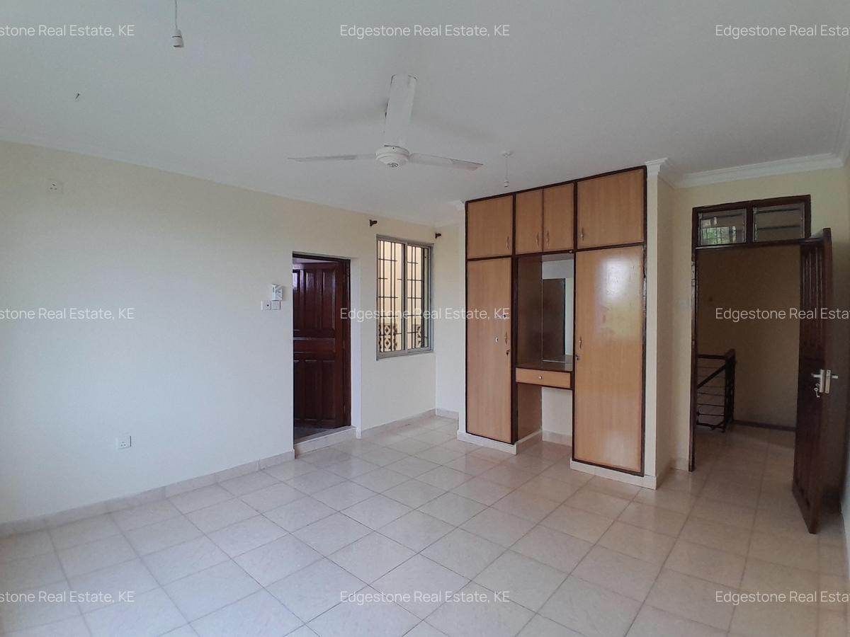 3 Bed Apartment with En Suite in Nyali Area - 2
