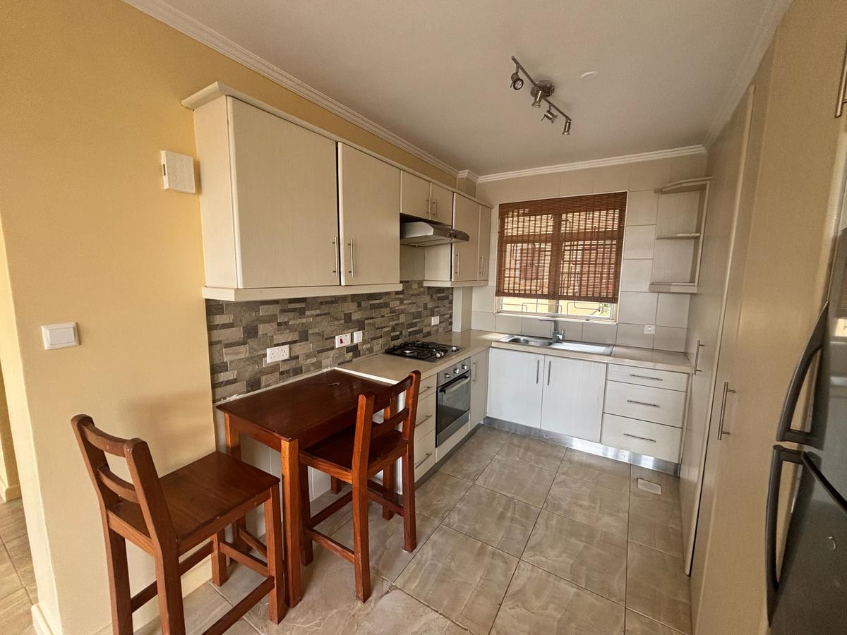 1 Bed Apartment with En Suite at Handred Road - 6