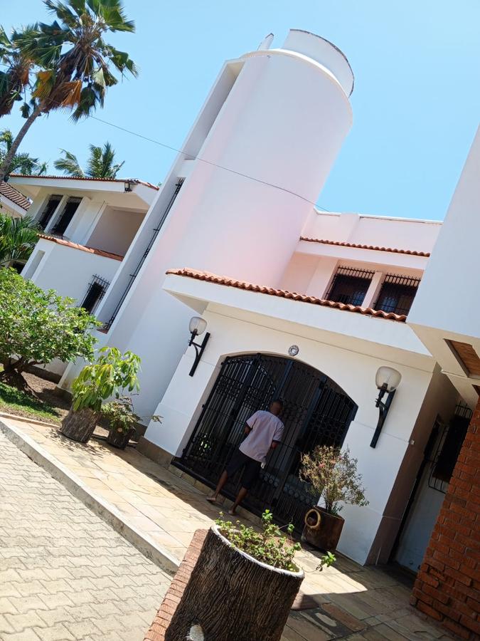 5 Bed House with En Suite at Nyali - 5