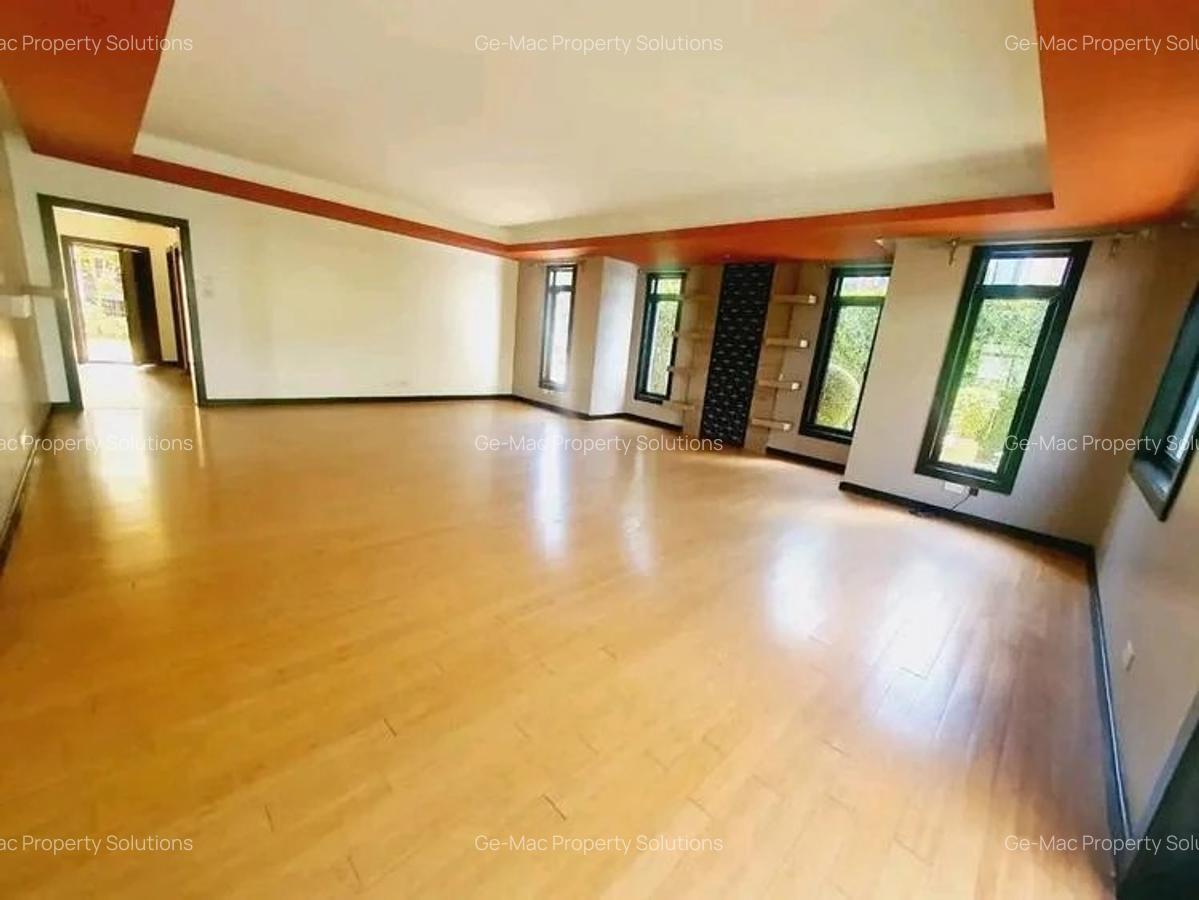 5 Bed House with En Suite in Lavington - 3