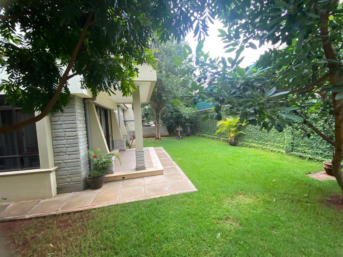 5 Bed Townhouse with En Suite in Lavington - 4