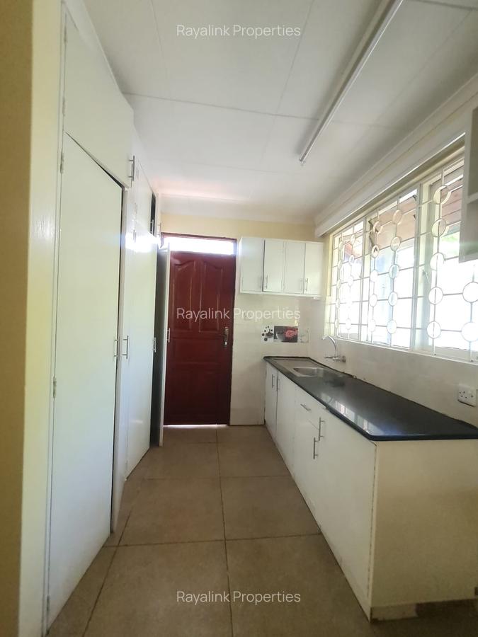 3 Bed House with En Suite at Kyuna - 11
