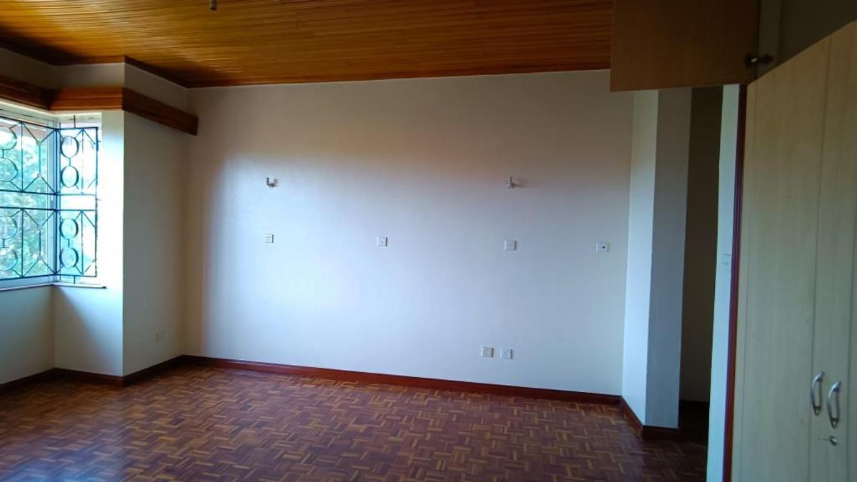 4 Bed Apartment with En Suite at Riverside Drive - 9