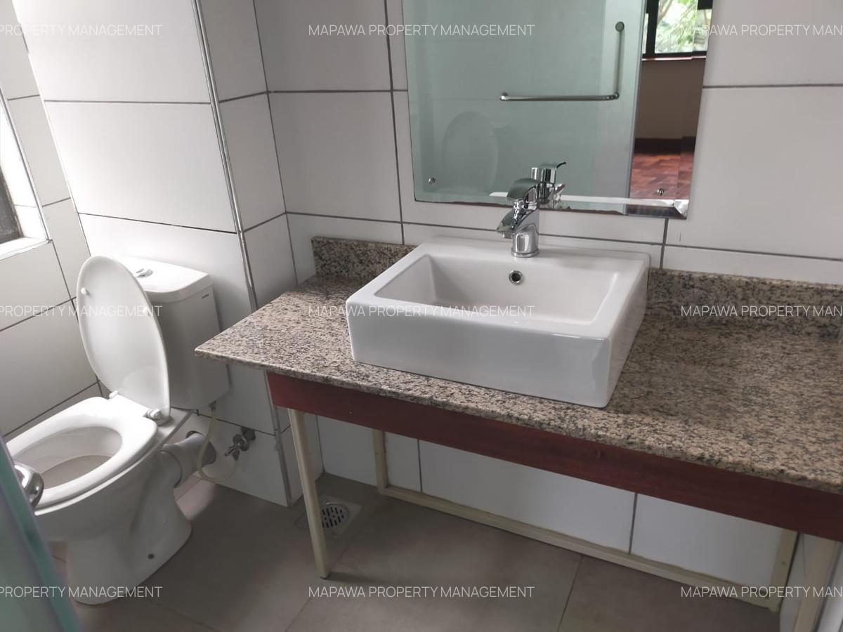 3 Bed Apartment with En Suite in Riverside - 17