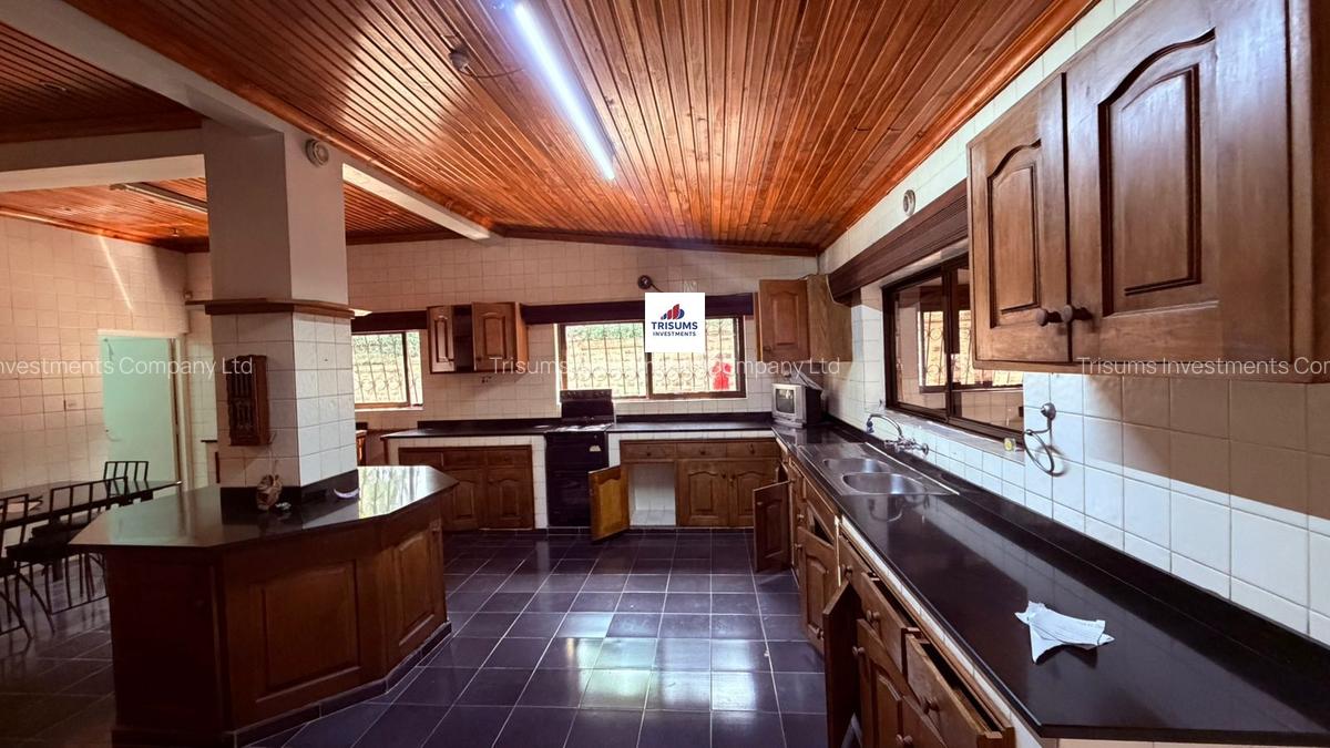 4 Bed House with En Suite in Spring Valley - 4
