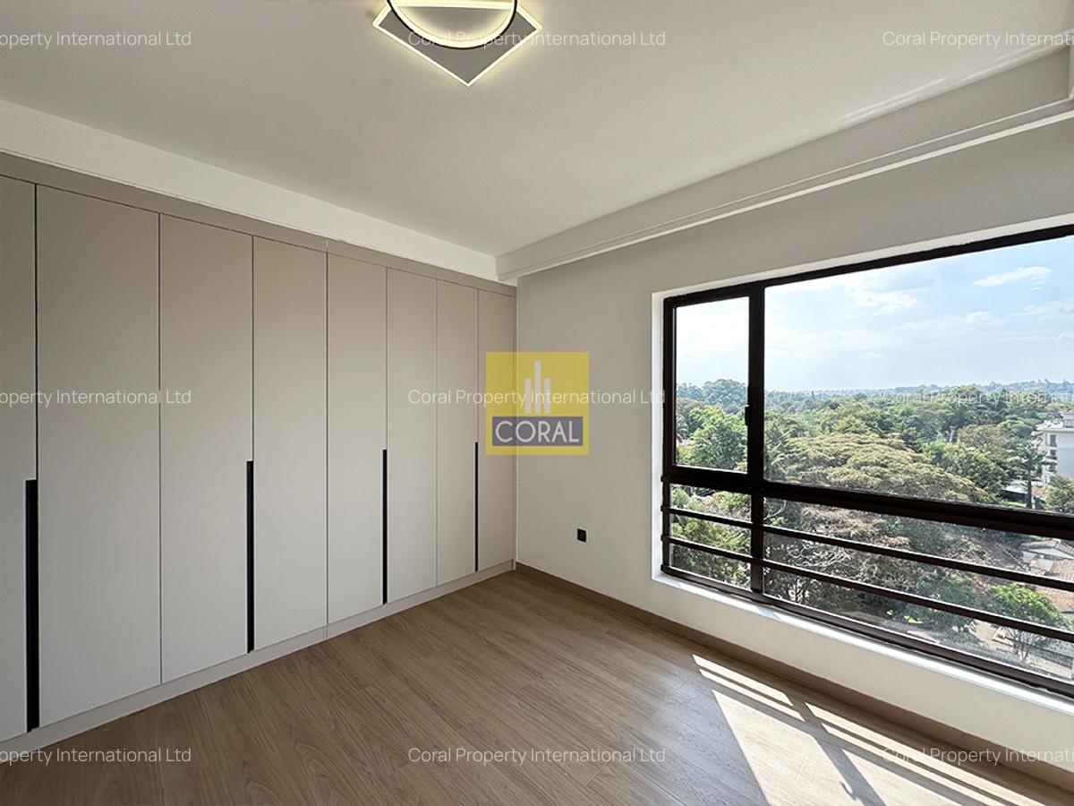 3 Bed Apartment in Riverside - 12