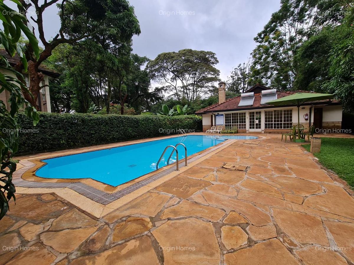 5 Bed House with En Suite at Rosslyn - 19