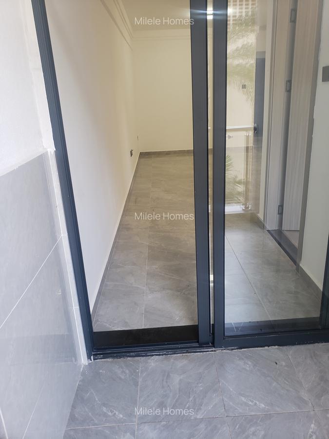 Serviced 1 Bed Apartment with Gym at Kindaruma Road - 4