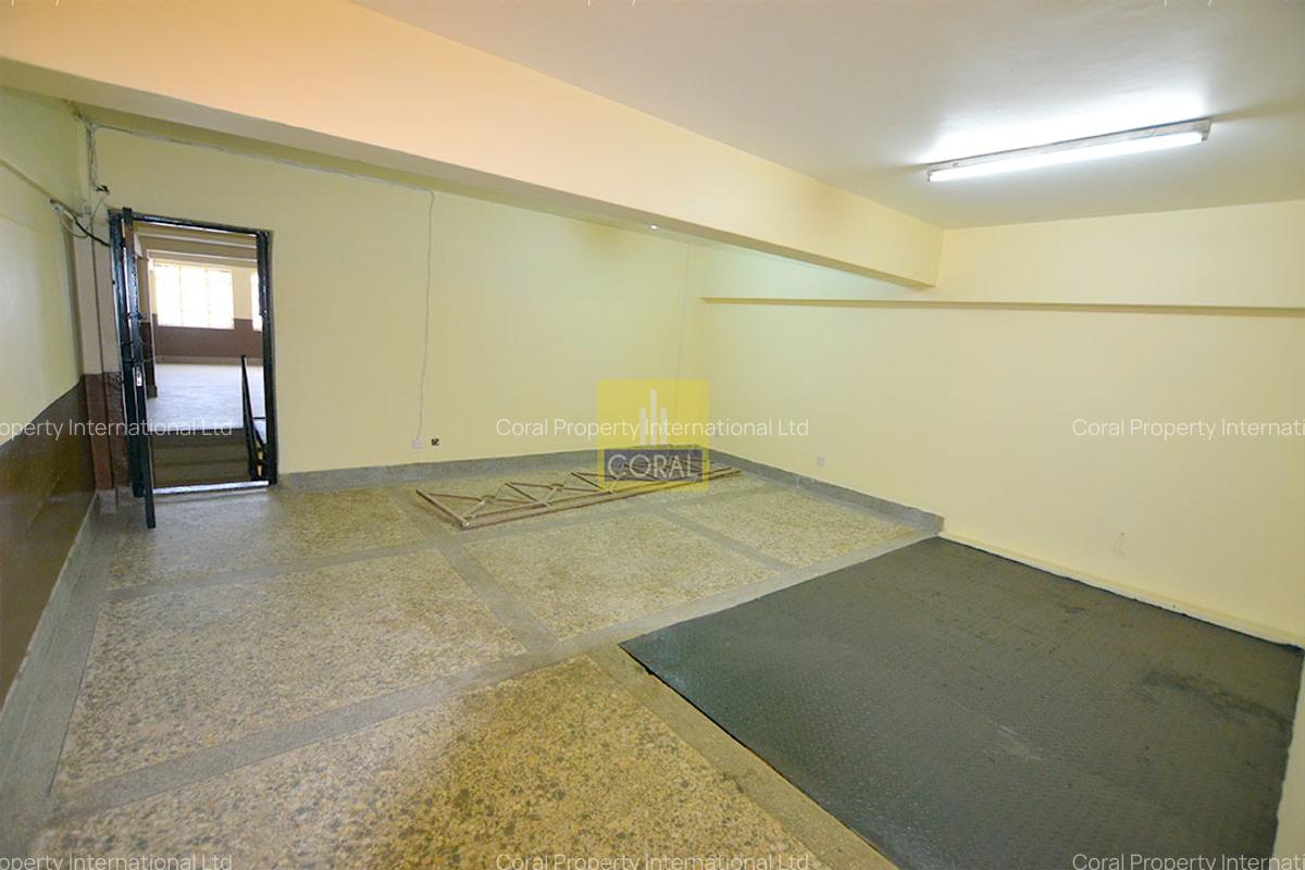 Shop with Parking in Industrial Area - 7