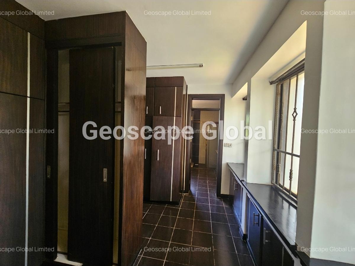 5 Bed House with En Suite in Runda - 9
