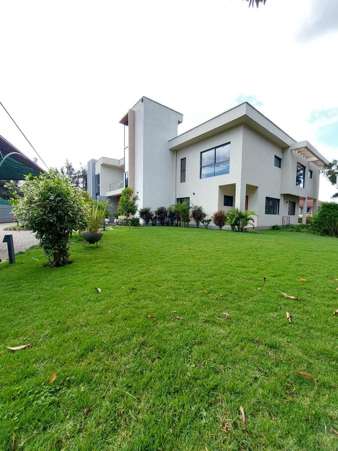 5 Bed House with En Suite in Runda - 3