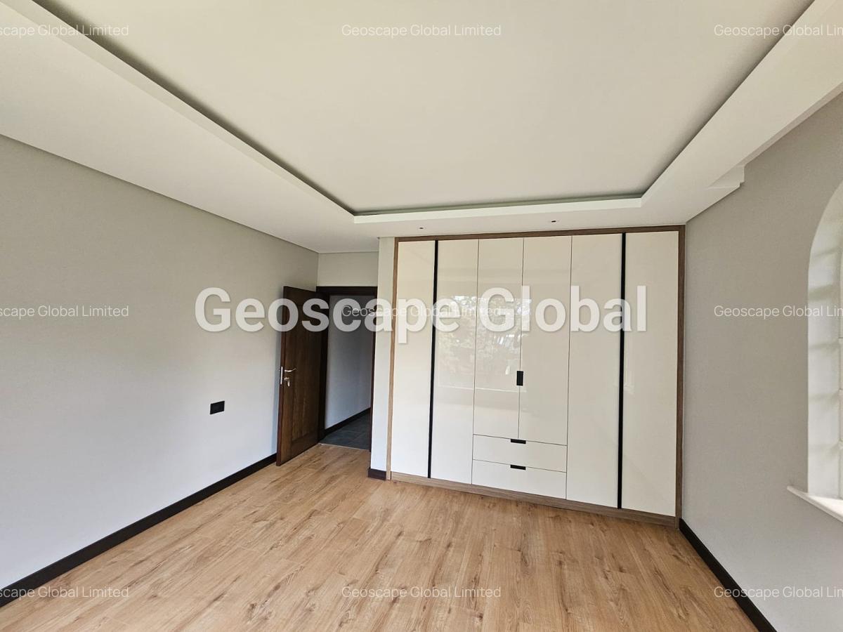 4 Bed House with En Suite in Runda - 3