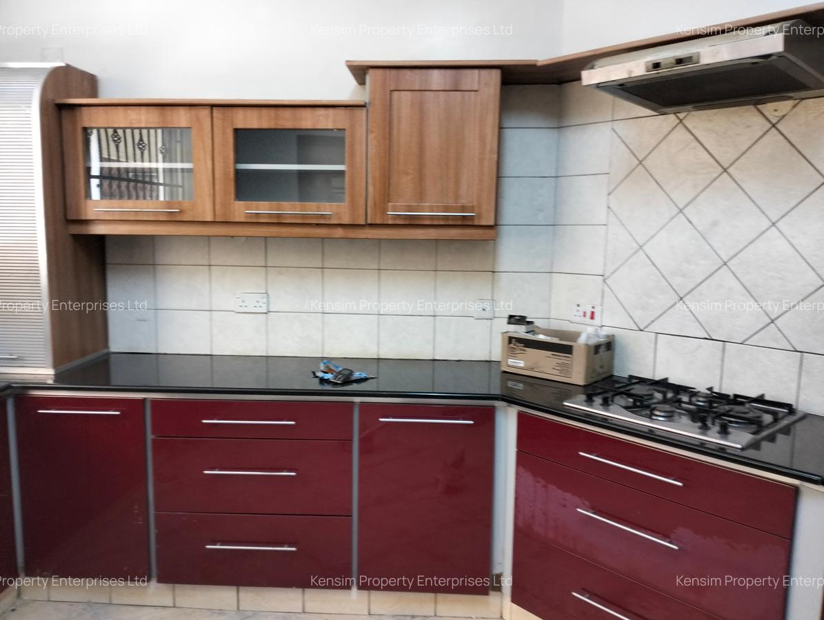 5 Bed Townhouse with En Suite in Brookside - 5