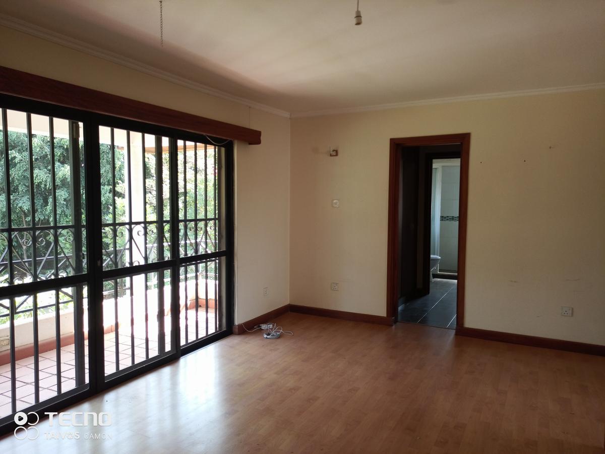 5 Bed Townhouse with En Suite at Off Ruaka Rd - 11