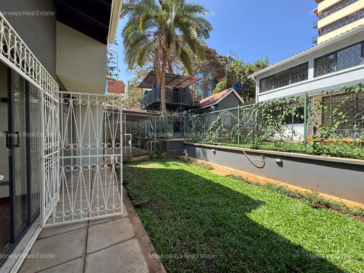 4 Bed Townhouse with En Suite at Lantana Road - 18