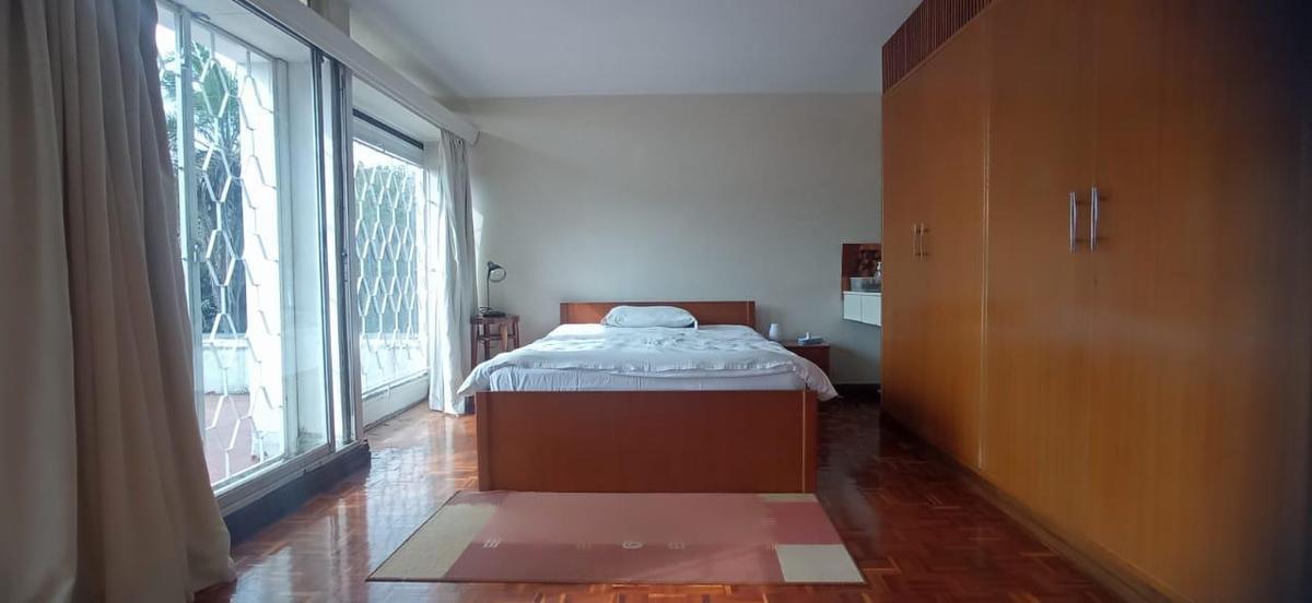 8 Bed House with En Suite in Lavington - 18