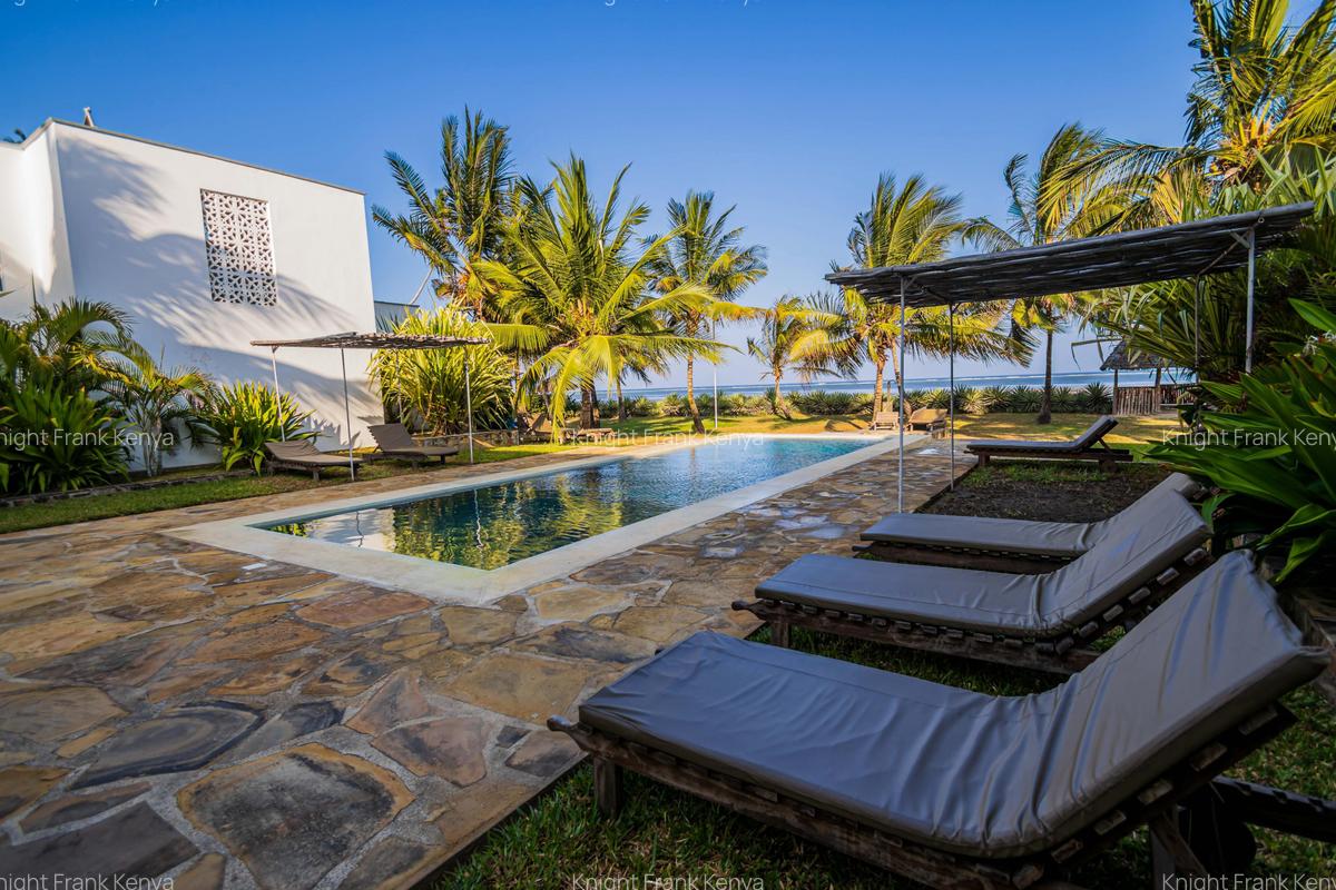 Serviced 2 Bed Apartment with Swimming Pool at Kanamai Beach - 5