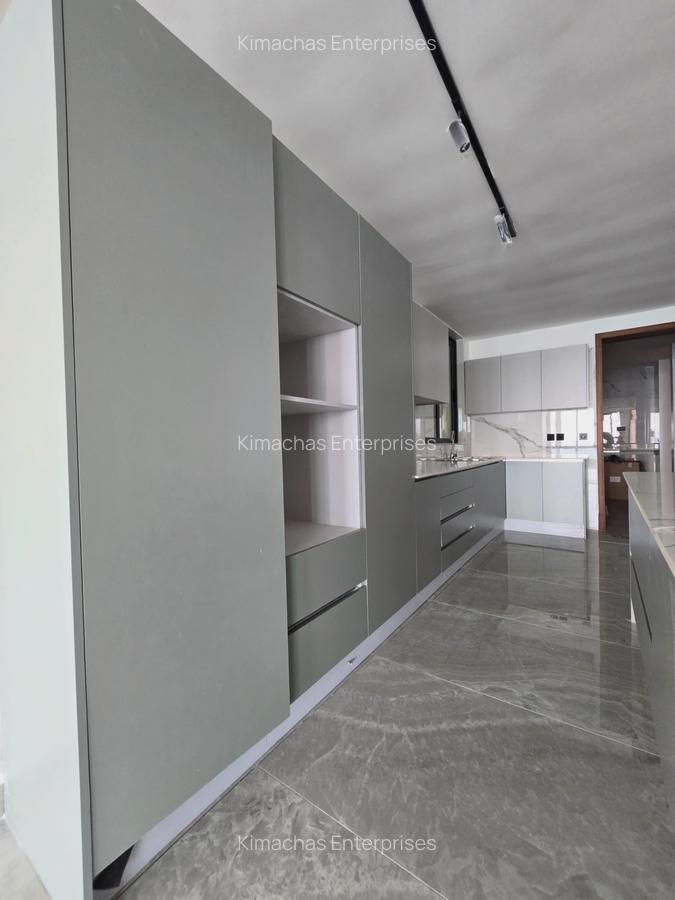 3 Bed Apartment with En Suite at 1St Ave - 9