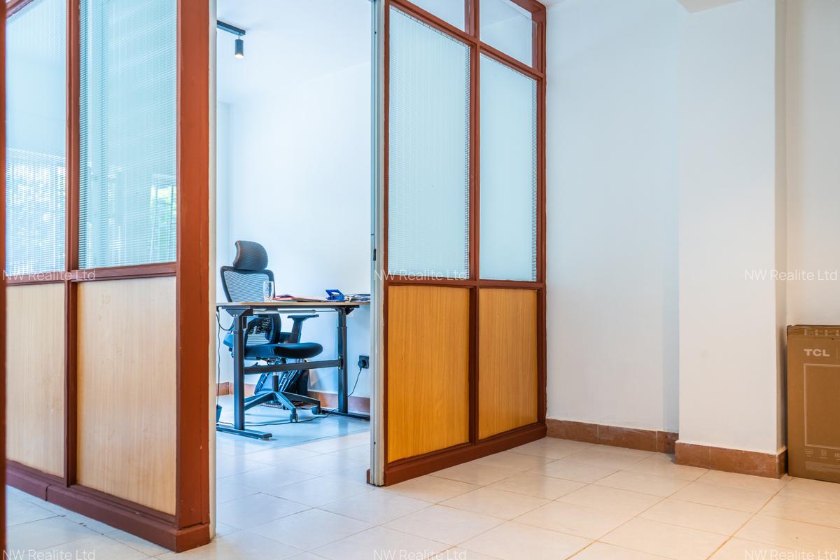 500 ft² Office with Service Charge Included in Westlands Area - 7