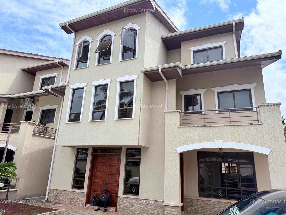 5 Bed Townhouse with En Suite in Lavington - 1