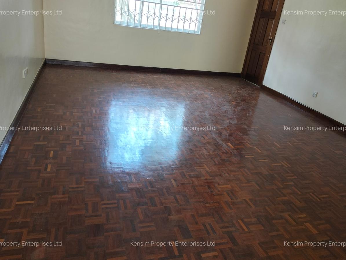 5 Bed Townhouse with En Suite in Lavington - 2