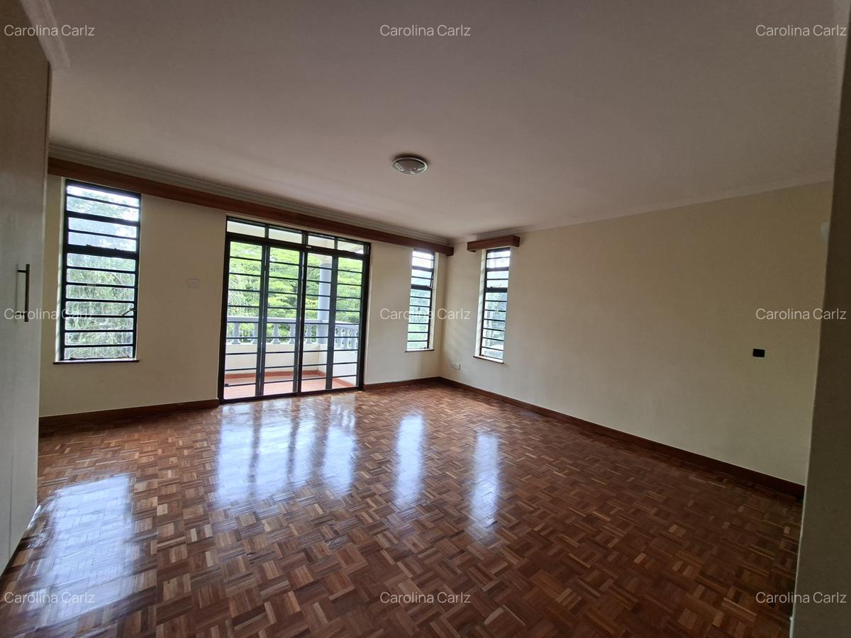 5 Bed Townhouse with En Suite at Nyari/Rossyln - 5