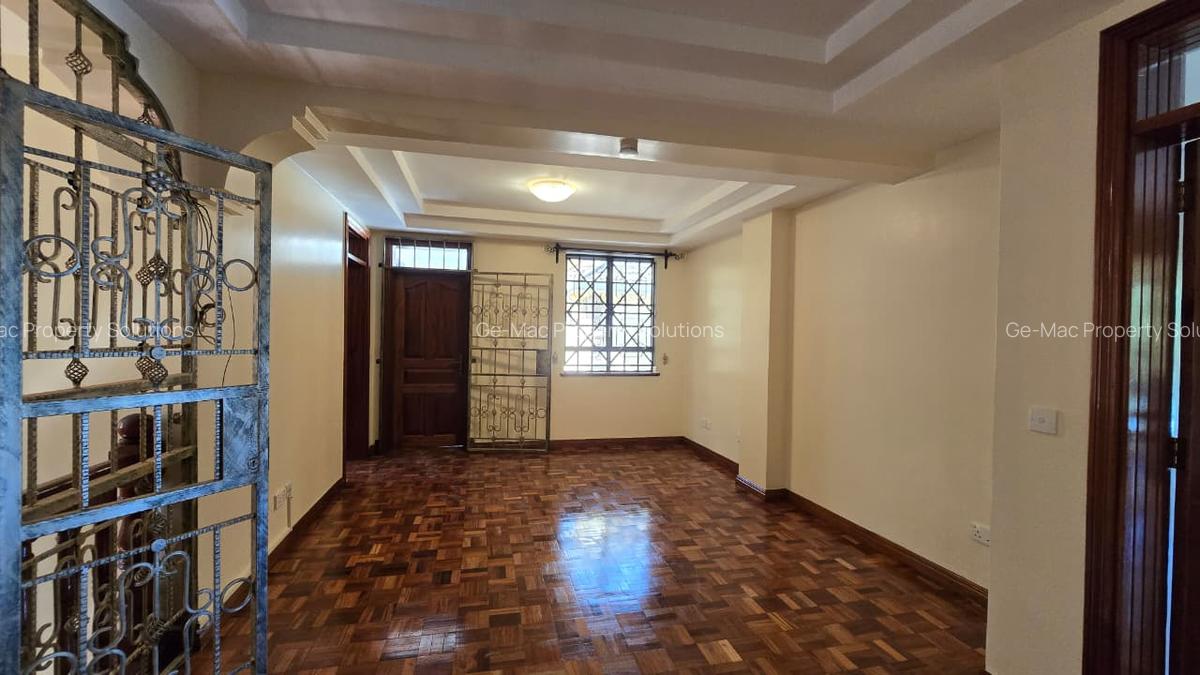 5 Bed House with En Suite in Lavington - 13