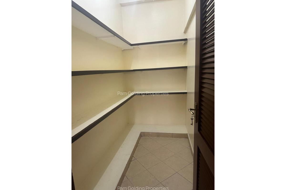 4 Bed Apartment at Brookside Drive - 6