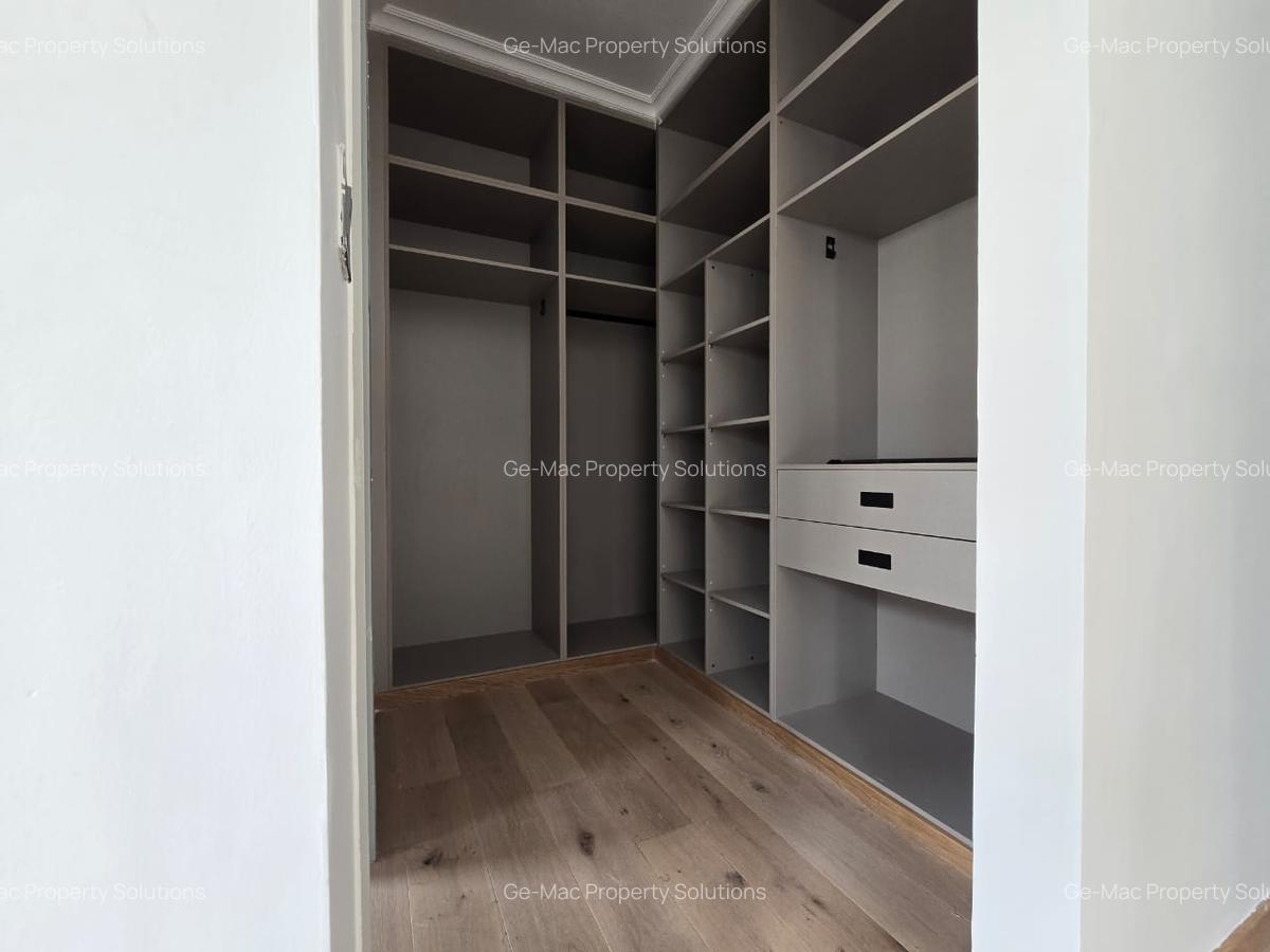 5 Bed House with Garden in Lavington - 8