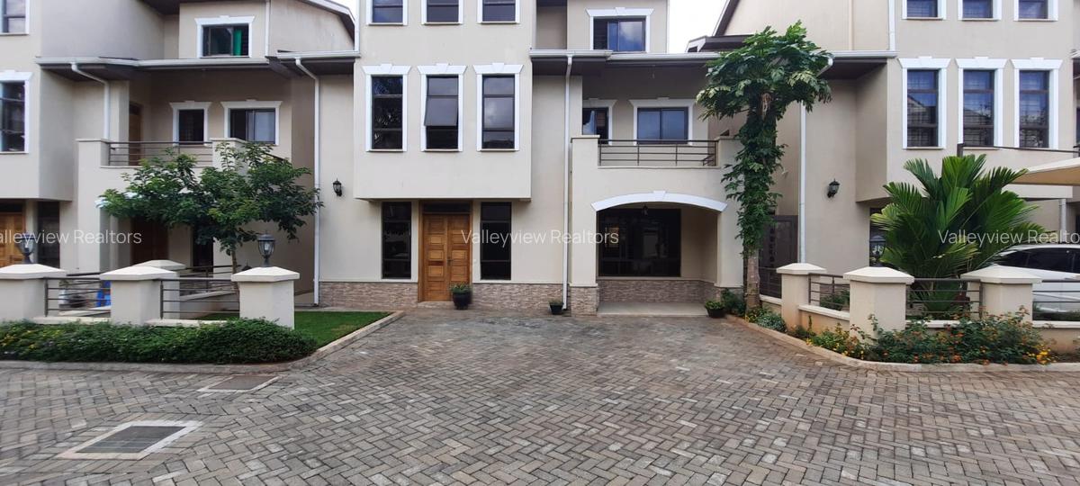 5 Bed Townhouse with En Suite at Lavington - 1