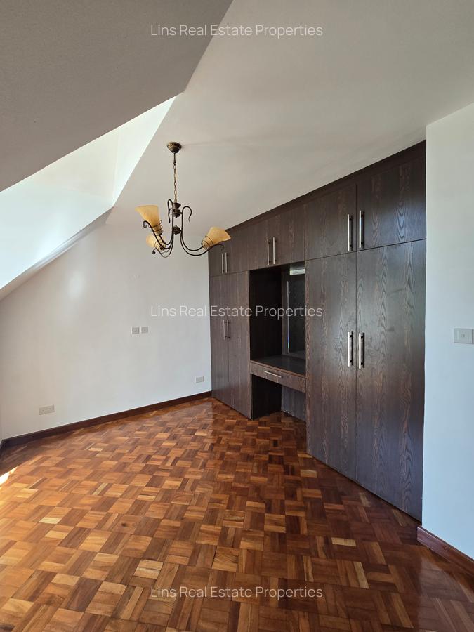 4 Bed Townhouse with En Suite in Lavington - 10