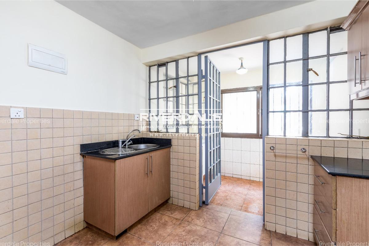 2 Bed Apartment with En Suite in Westlands Area - 9