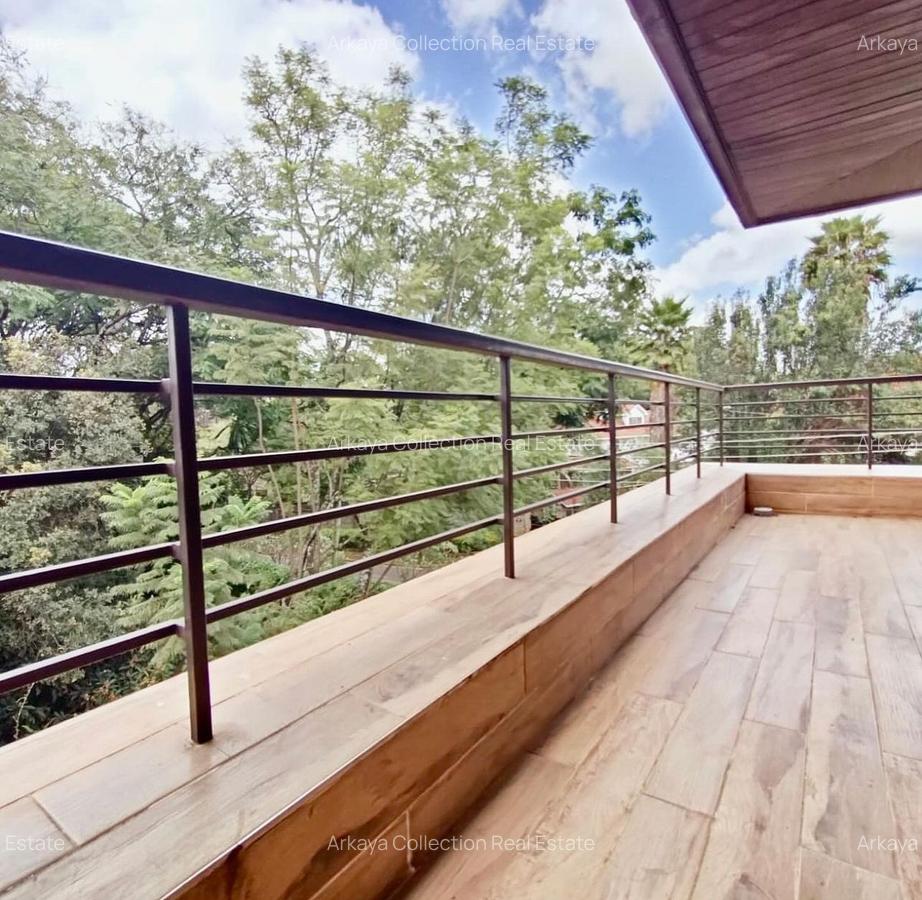 4 Bed House with En Suite in Lavington - 8