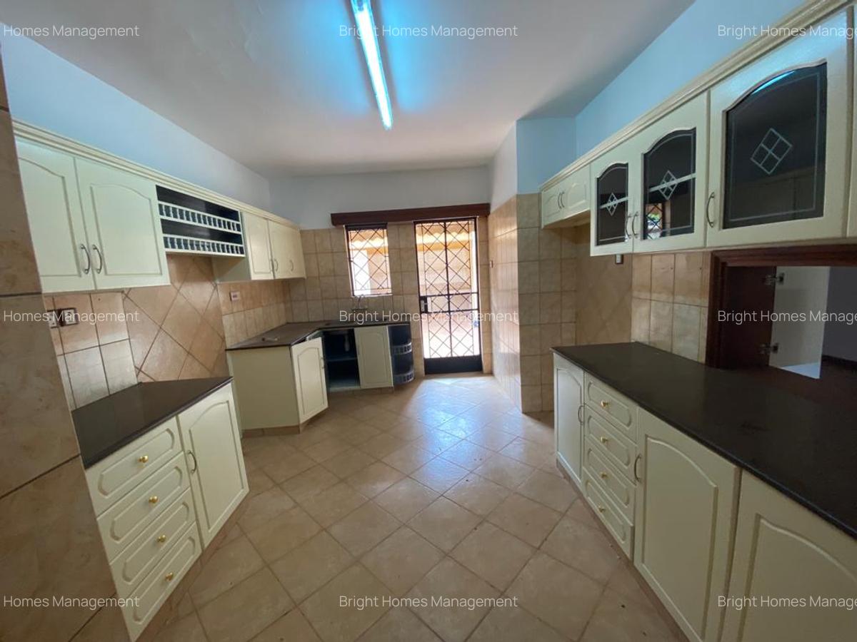 4 Bed Townhouse with En Suite in Lavington - 7