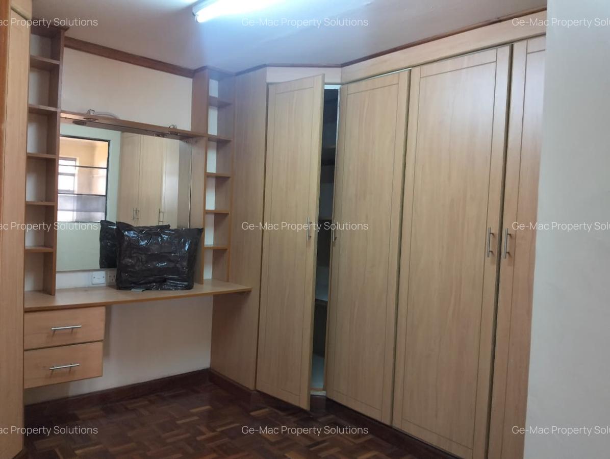 5 Bed House with En Suite in Lavington - 10