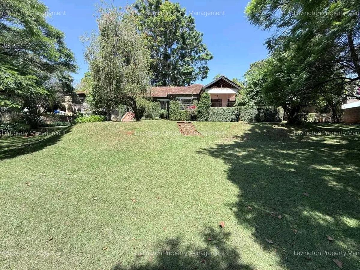 4 Bed House with En Suite at Lavington - 1