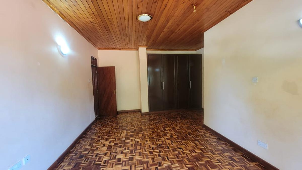 4 Bed House with En Suite in Runda - 16