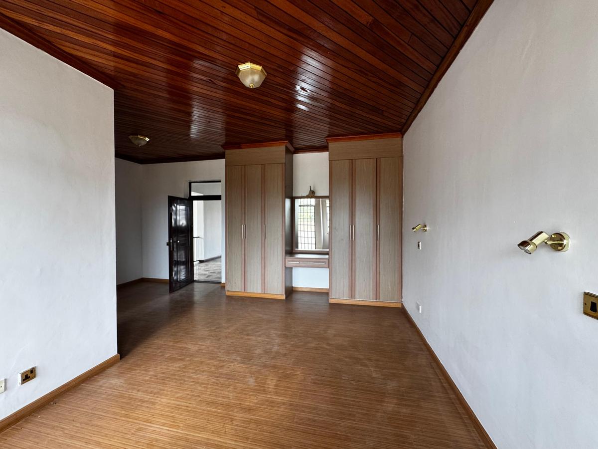 5 Bed Townhouse with En Suite in Lavington - 6