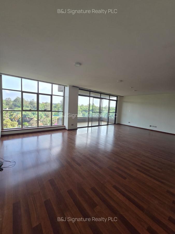 3 Bed Apartment with En Suite in Parklands - 11
