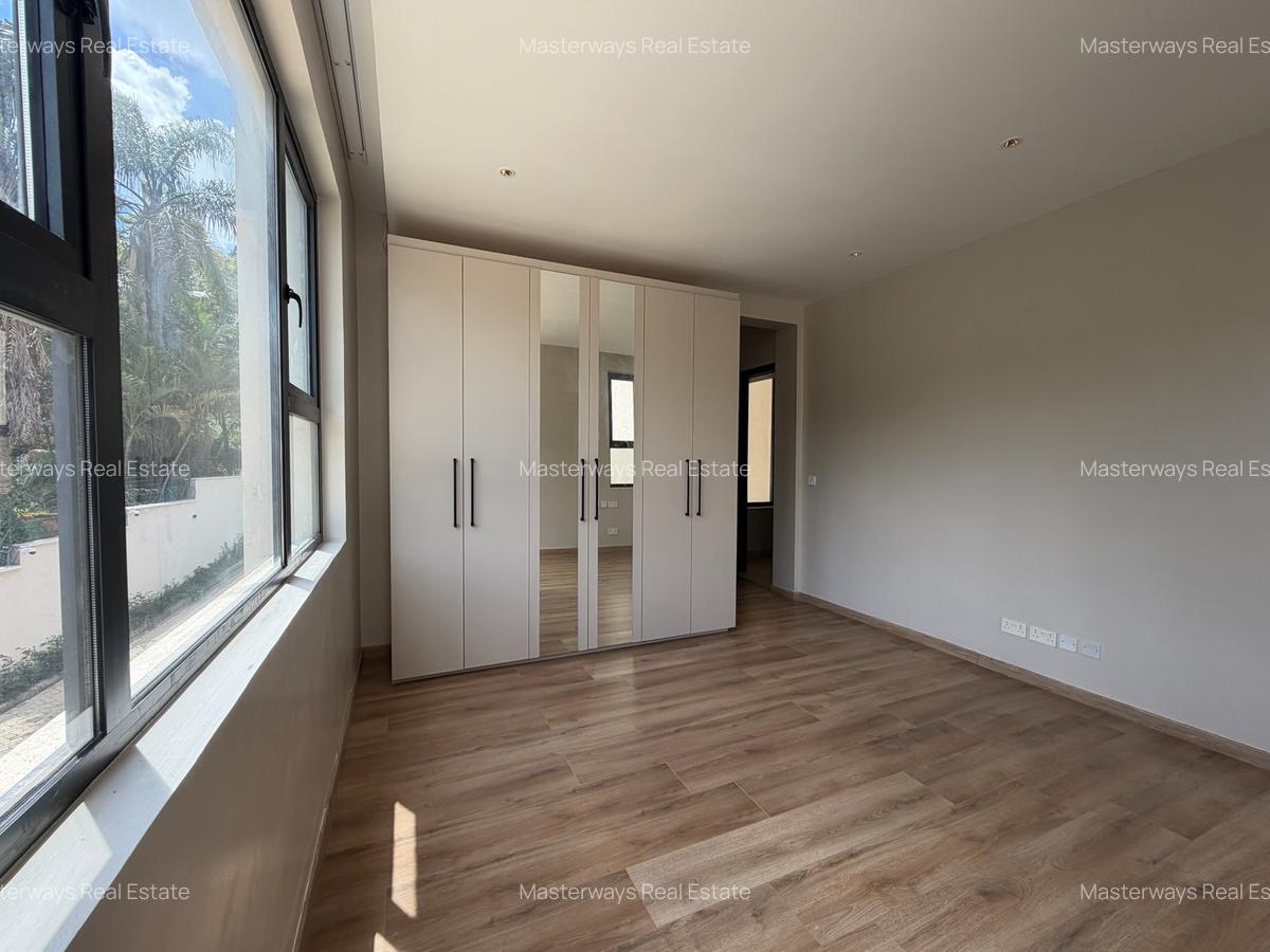 5 Bed Villa with En Suite in Lavington - 7