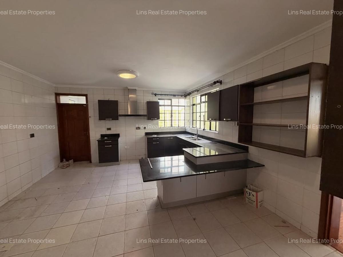 5 Bed Townhouse with En Suite in Lavington - 4