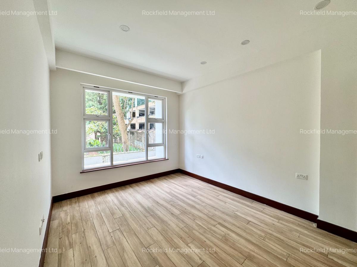 4 Bed Apartment with En Suite in Parklands - 14