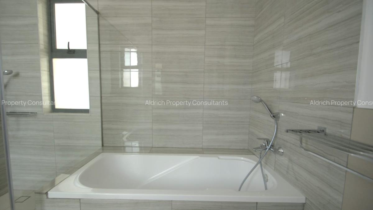 4 Bed Townhouse with En Suite in Garden Estate - 8