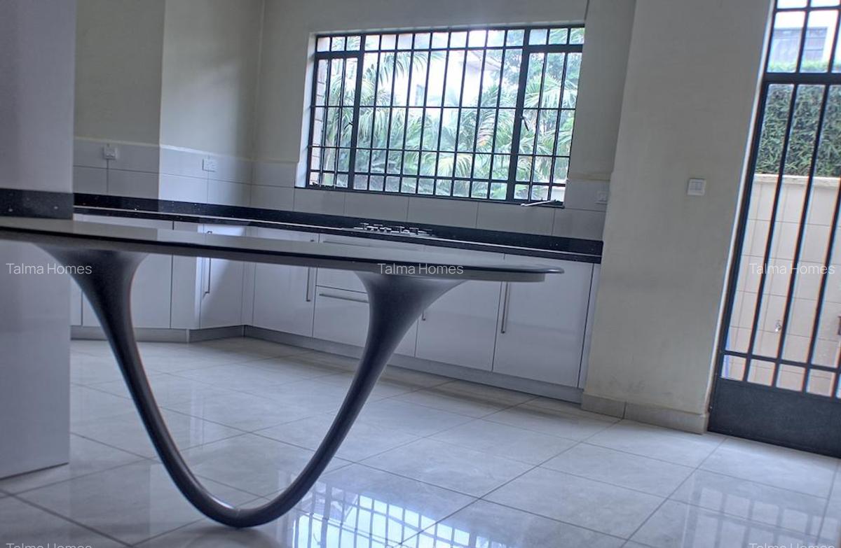 5 Bed Townhouse with En Suite at Off Convent Drive - 5