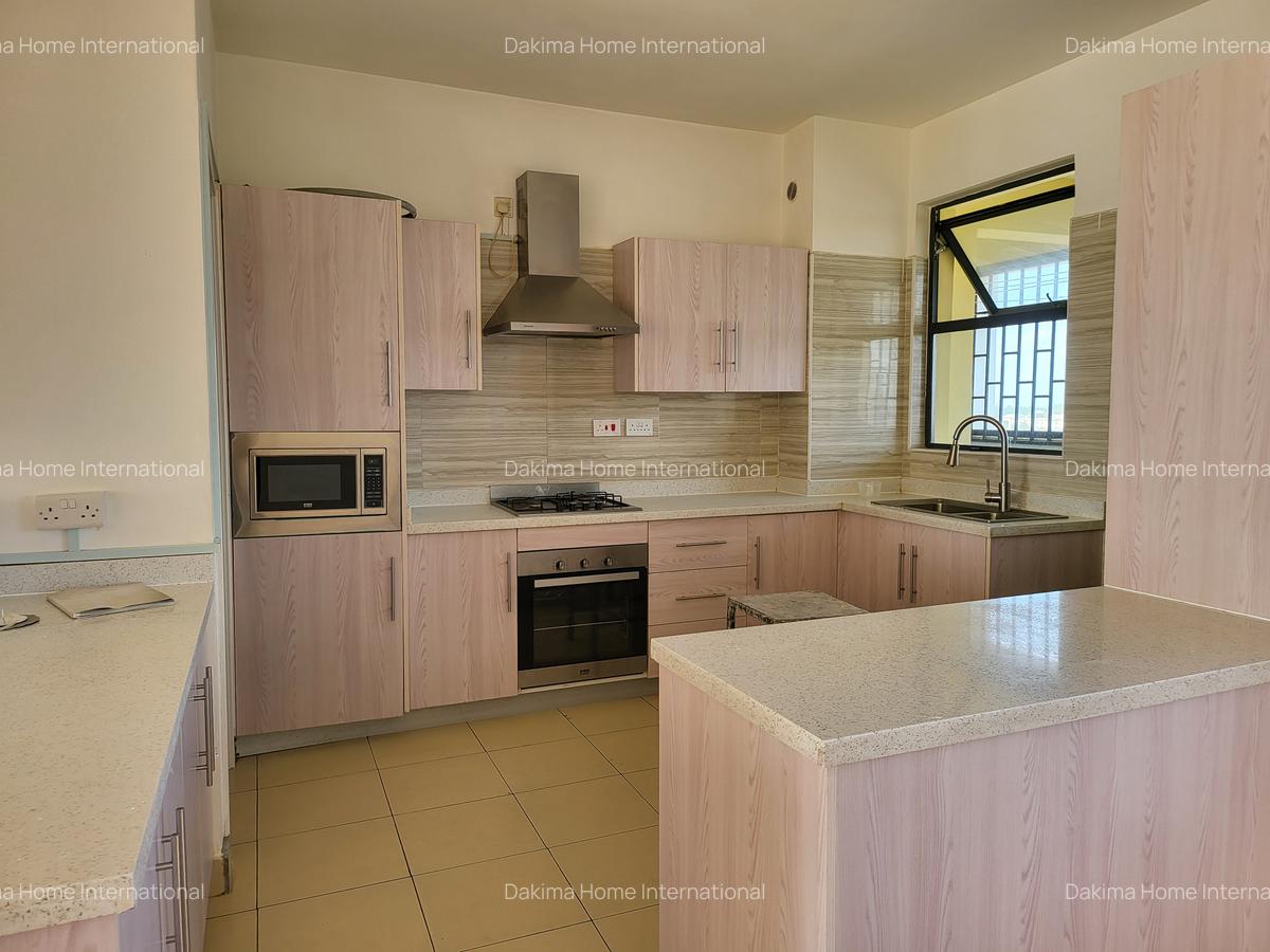 3 Bed Apartment with En Suite in Brookside - 2