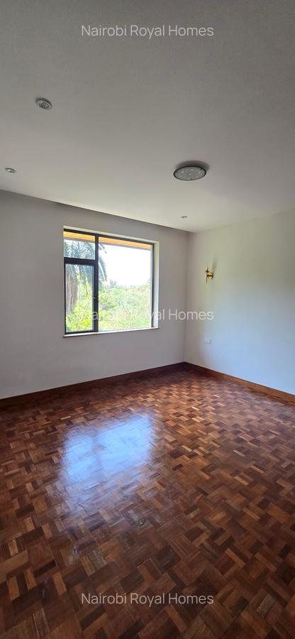 5 Bed Townhouse with En Suite at Lavington Green - 8